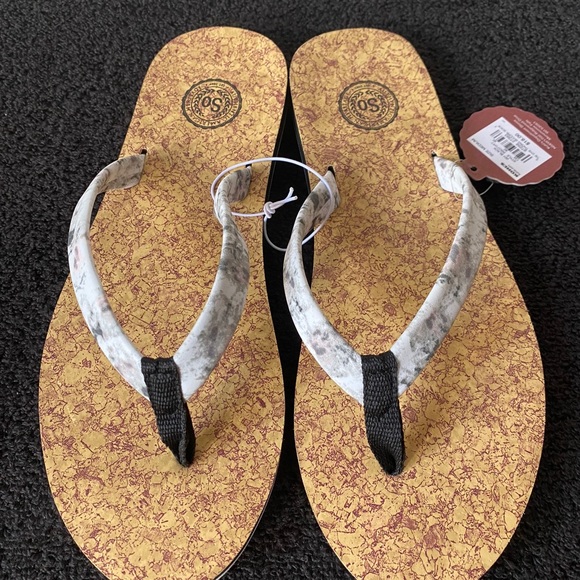 SO Women's M(7-8) Black/White Tie Dye Flipflop NWT - Picture 5 of 5